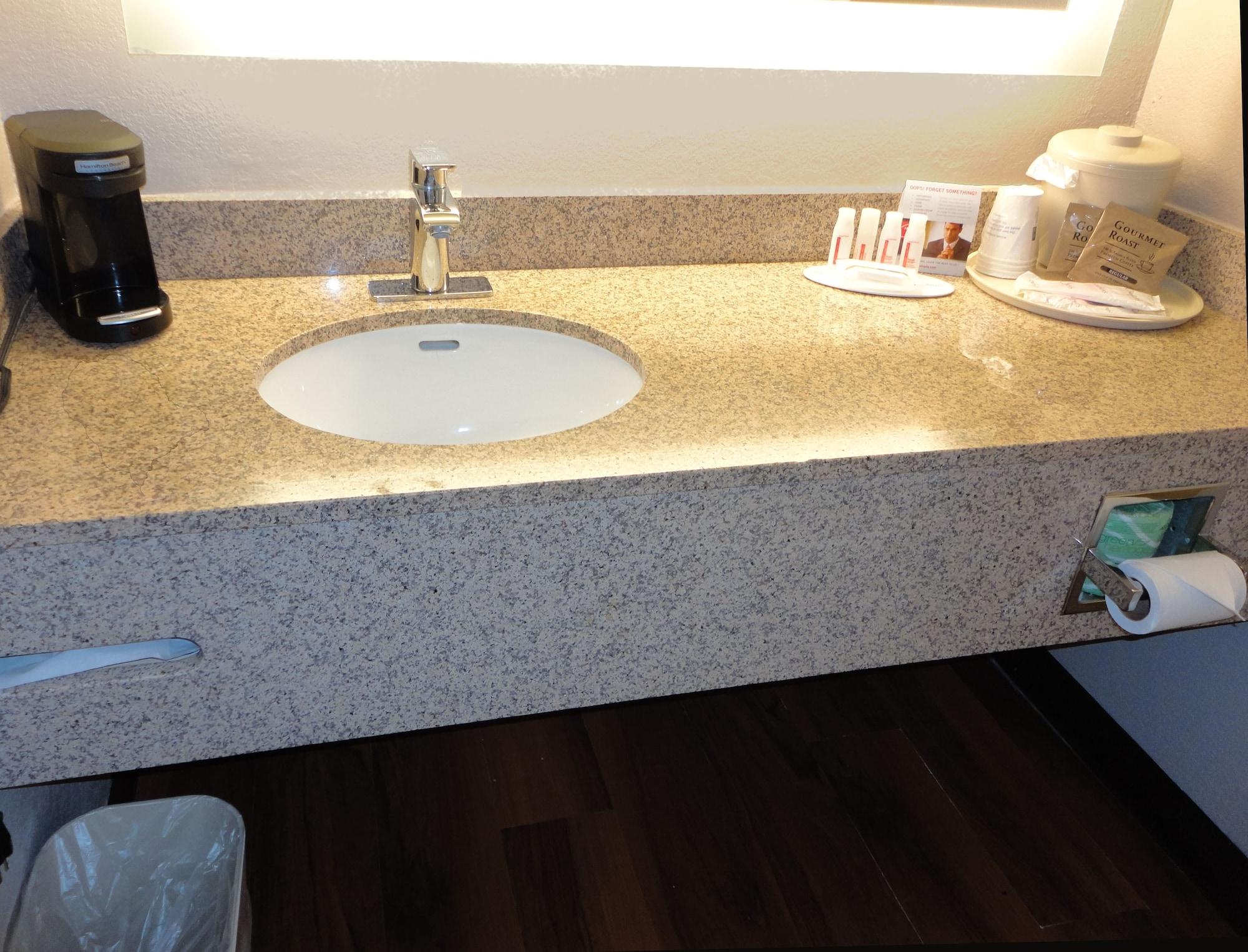 מלון Ramada By Wyndham טסקלוסה מראה חיצוני תמונה