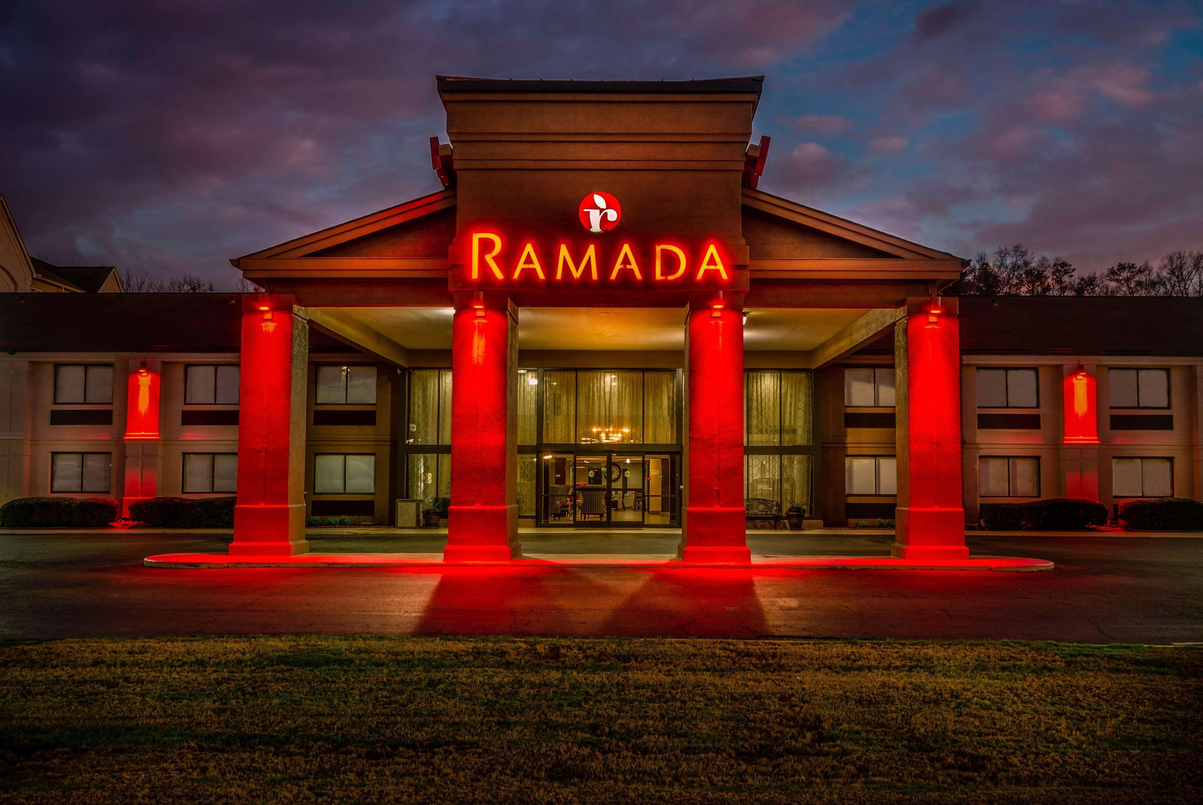 מלון Ramada By Wyndham טסקלוסה מראה חיצוני תמונה