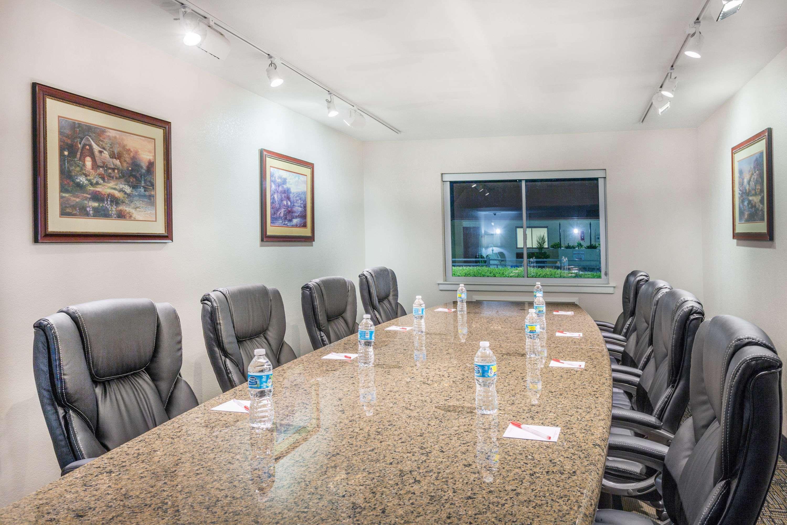 מלון Ramada By Wyndham טסקלוסה מראה חיצוני תמונה