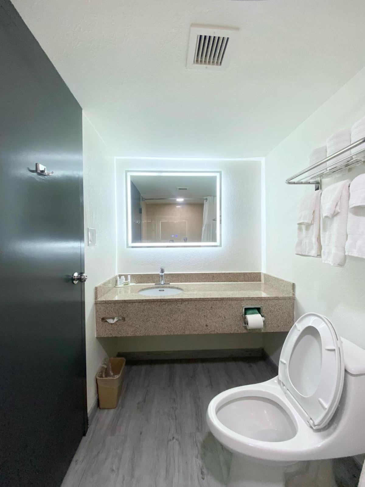 מלון Ramada By Wyndham טסקלוסה מראה חיצוני תמונה