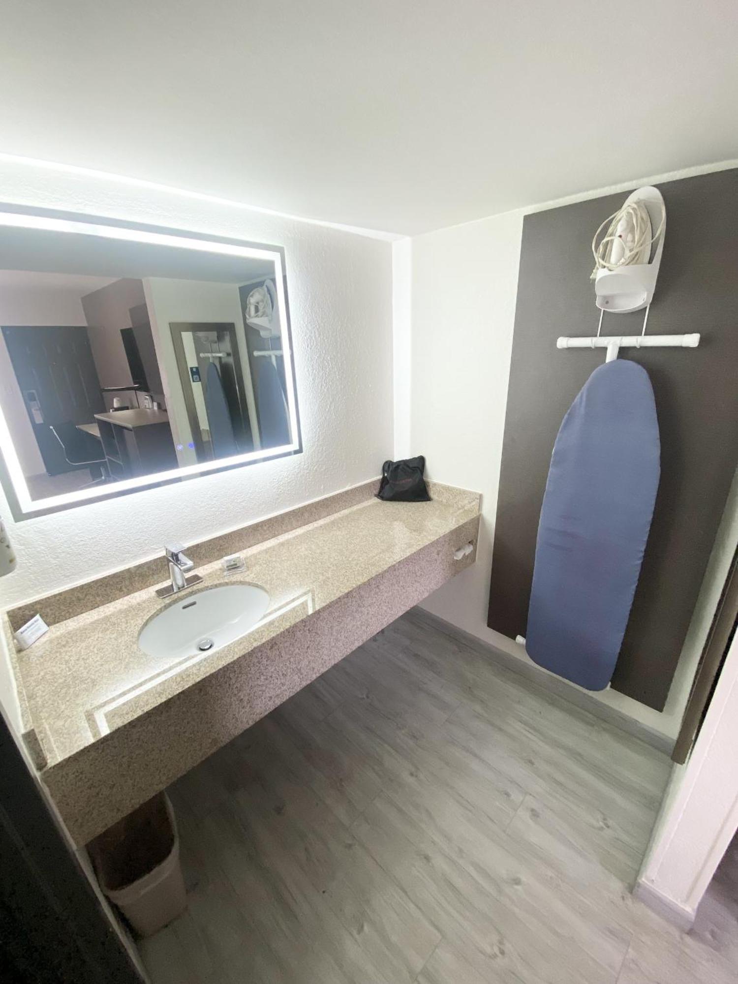 מלון Ramada By Wyndham טסקלוסה מראה חיצוני תמונה