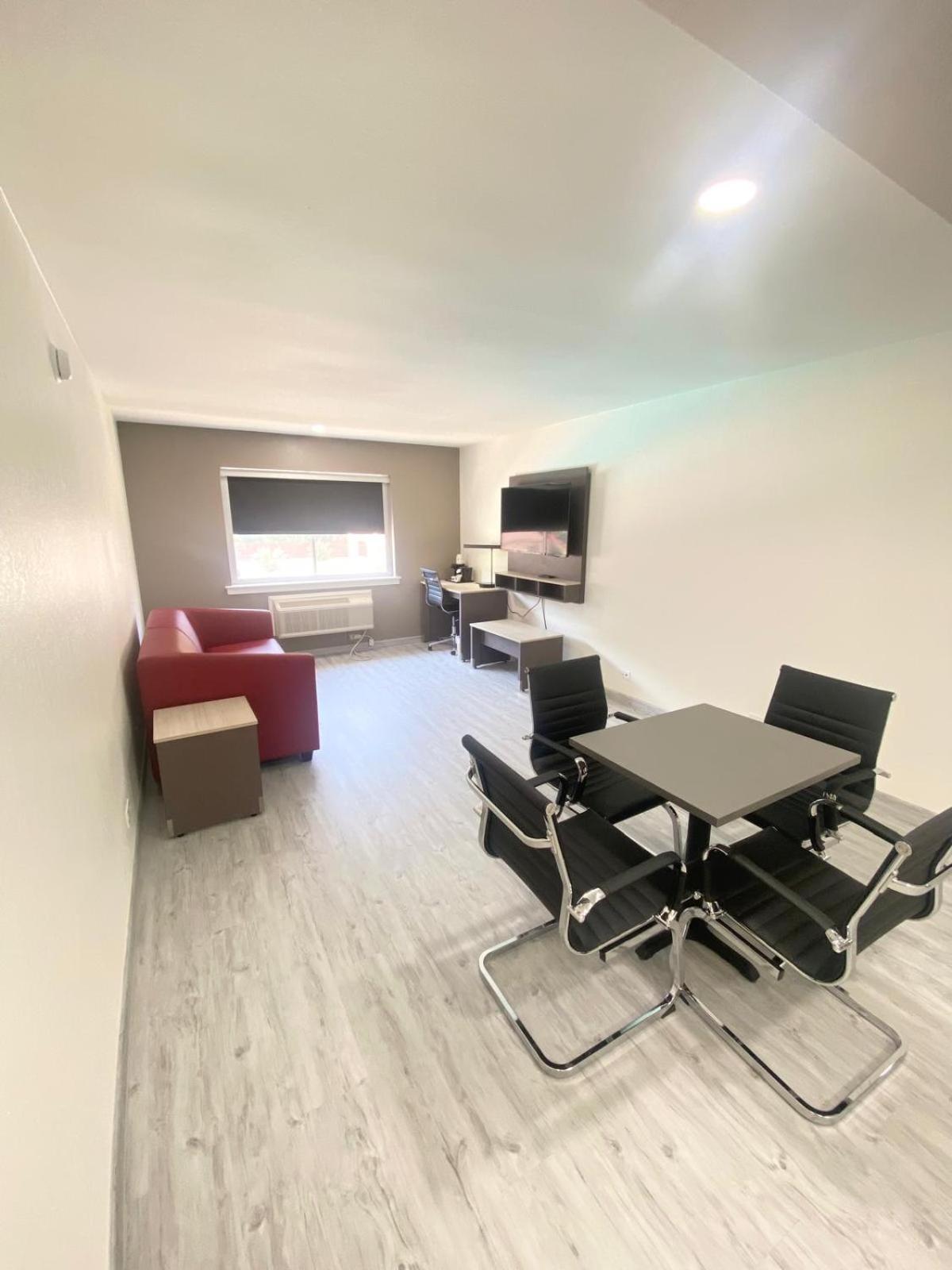 מלון Ramada By Wyndham טסקלוסה מראה חיצוני תמונה