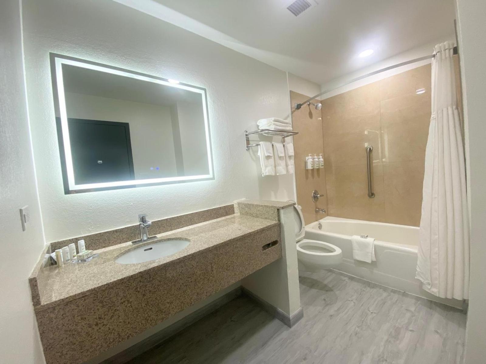 מלון Ramada By Wyndham טסקלוסה מראה חיצוני תמונה