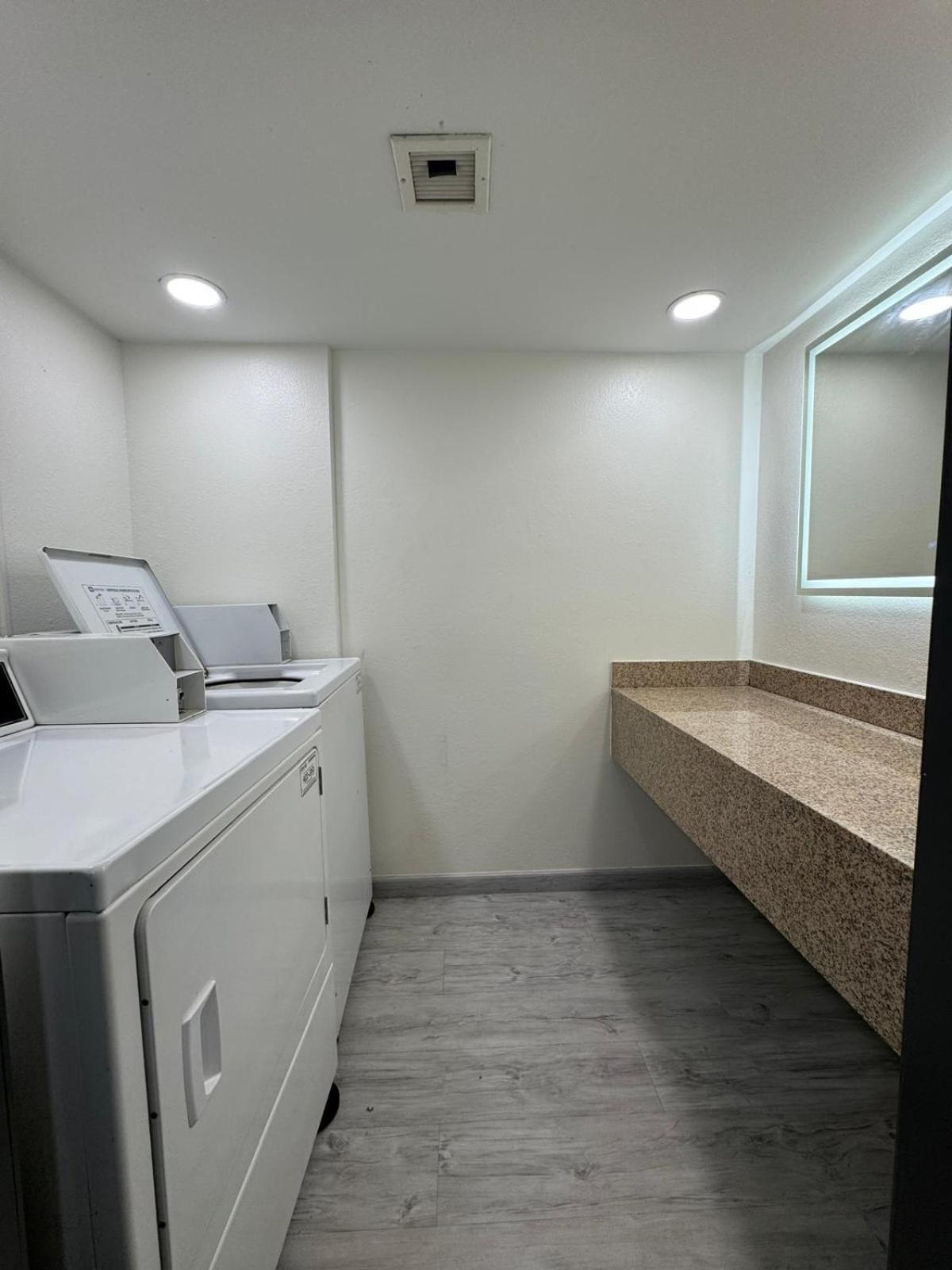 מלון Ramada By Wyndham טסקלוסה מראה חיצוני תמונה