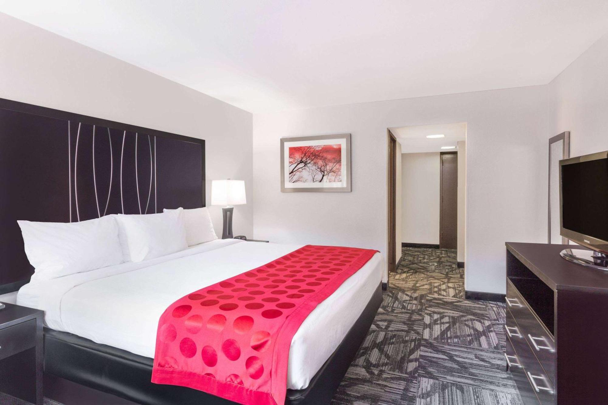 מלון Ramada By Wyndham טסקלוסה מראה חיצוני תמונה